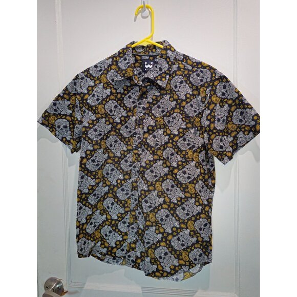 **WXYZ** Youth Short-Sleeve Skull Print Button-Up Shirt — Size S - Picture 2 of 9